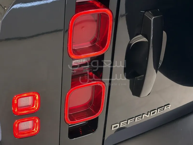 2024 لاند روفر ديفيندر اكس 110