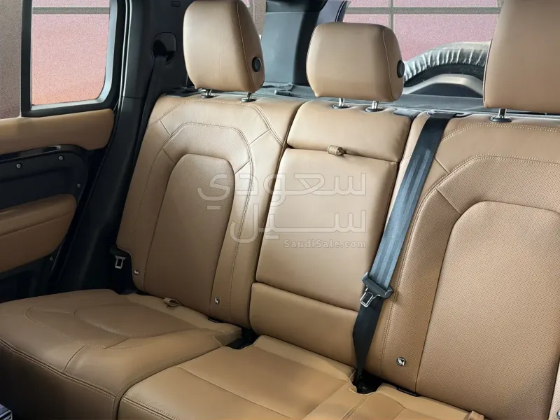 2024 لاند روفر ديفيندر اكس 110