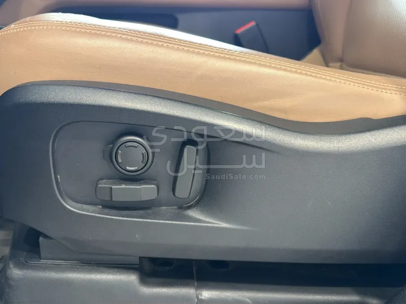 2024 لاند روفر ديفيندر اكس 110