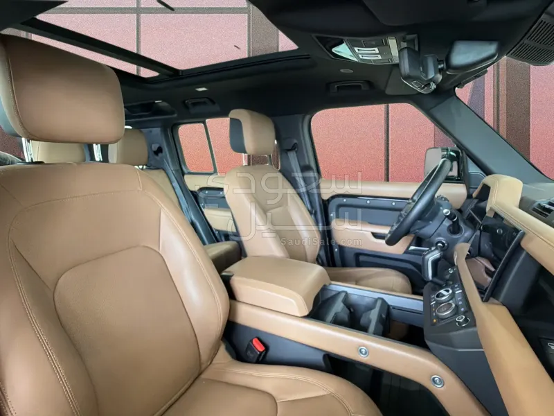 2024 لاند روفر ديفيندر اكس 110