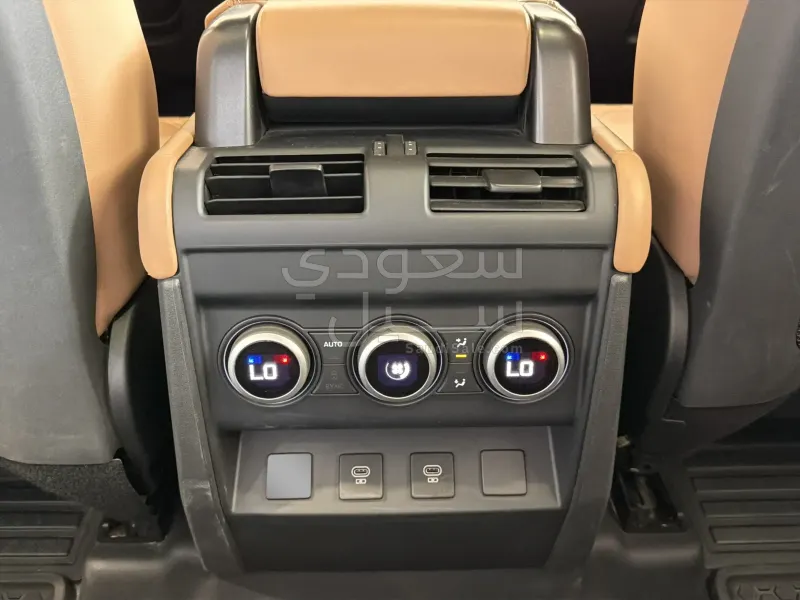 2024 لاند روفر ديفيندر اكس 110
