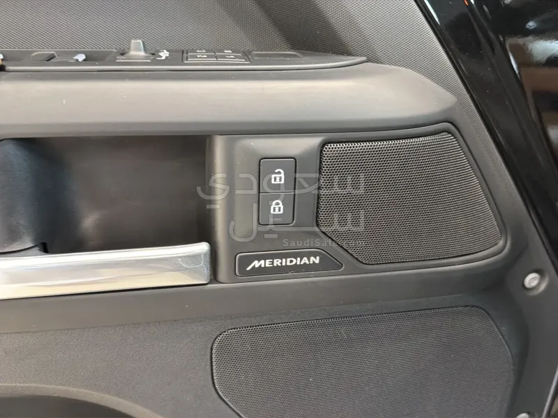 2024 لاند روفر ديفيندر اكس 110