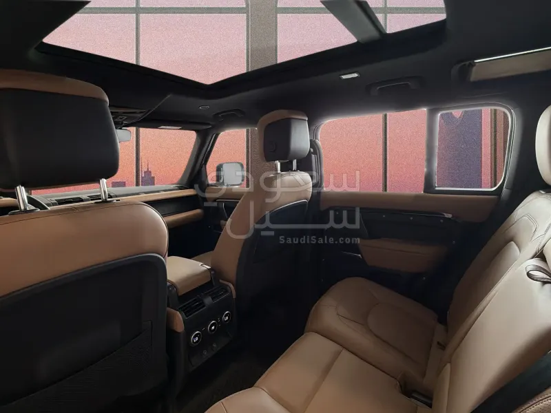 2024 لاند روفر ديفيندر اكس 110