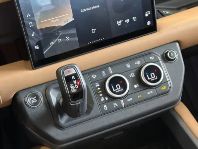 2024 لاند روفر ديفيندر اكس 110