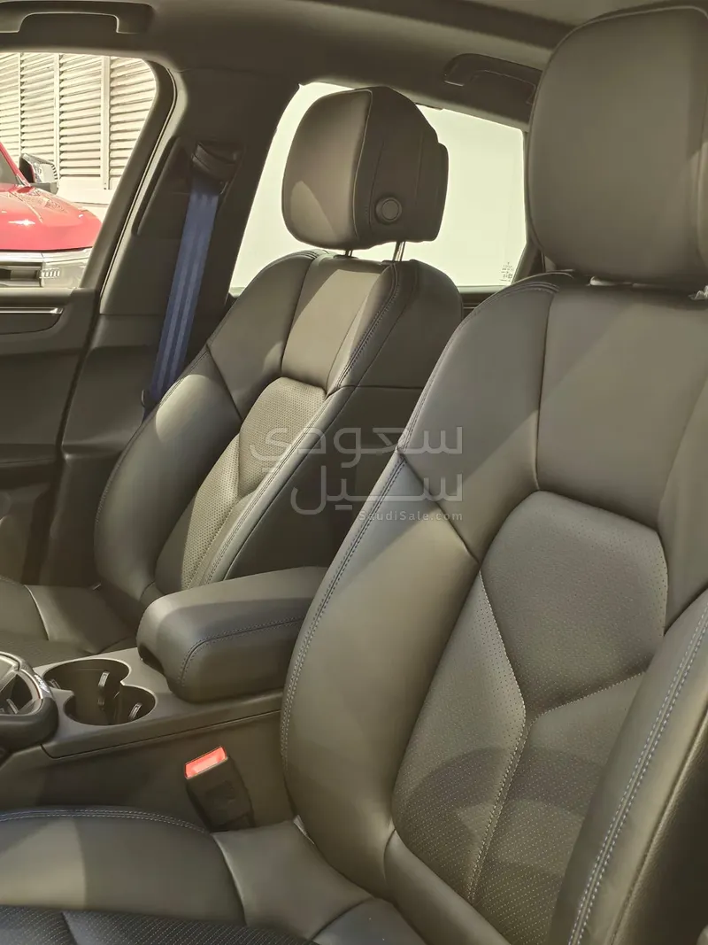 2025 بورش ماكان