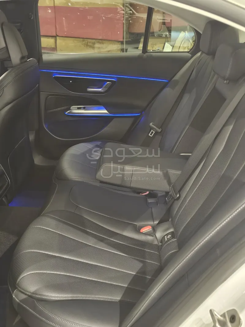 2025 مرسيدس - بنز إي 200
