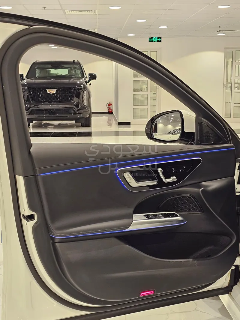 2025 مرسيدس - بنز إي 200