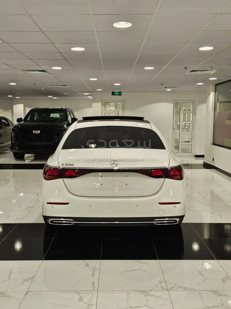 2025 مرسيدس - بنز إي 200