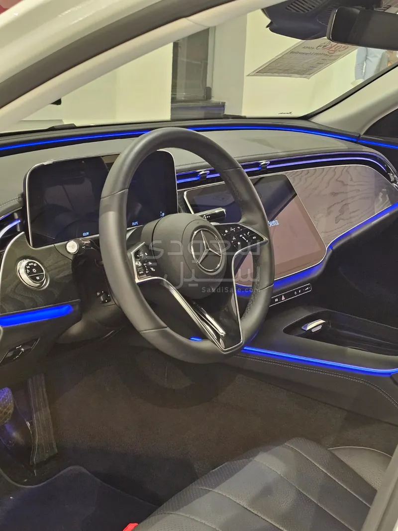 2025 مرسيدس - بنز إي 200