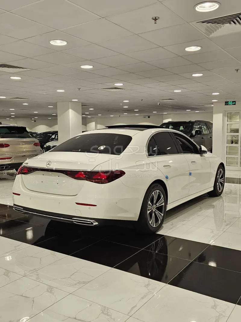 2025 مرسيدس - بنز إي 200