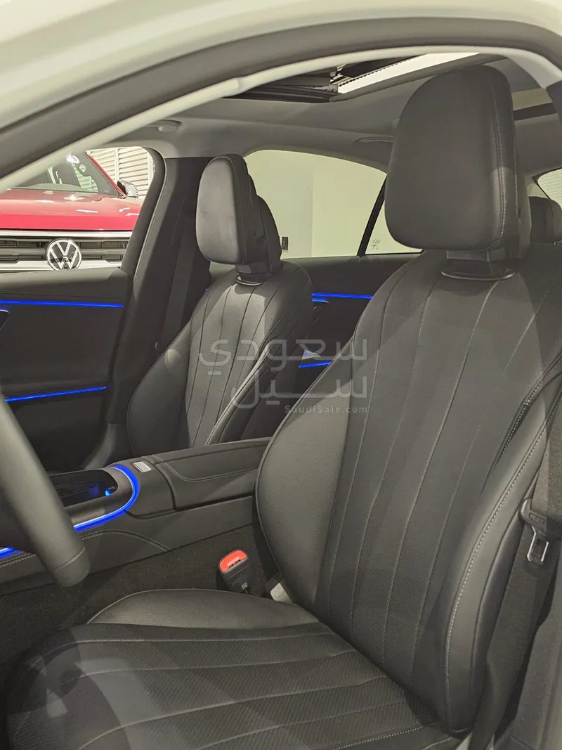 2025 مرسيدس - بنز إي 200