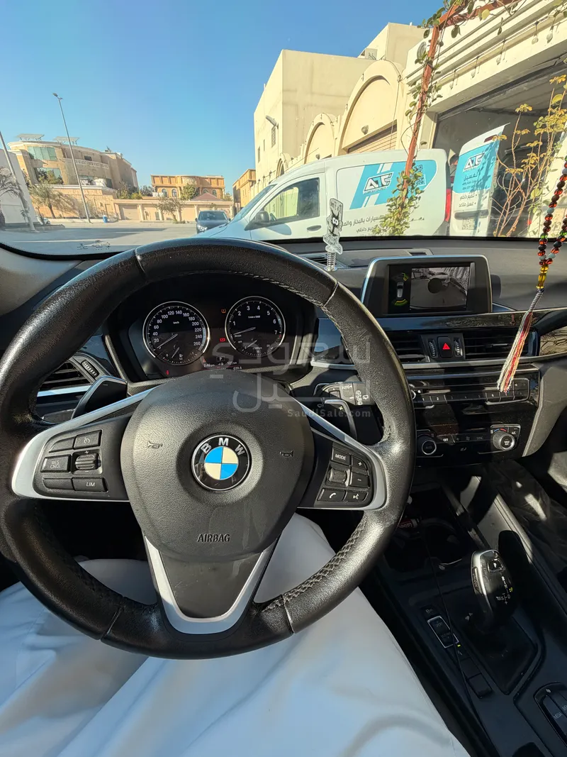 2020 بي ام دبليو الفئة اكس 1