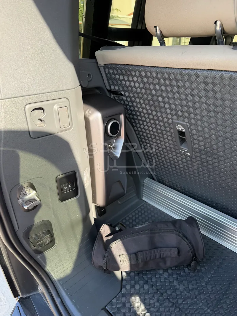 2021 لاند روفر ديفيندر 90