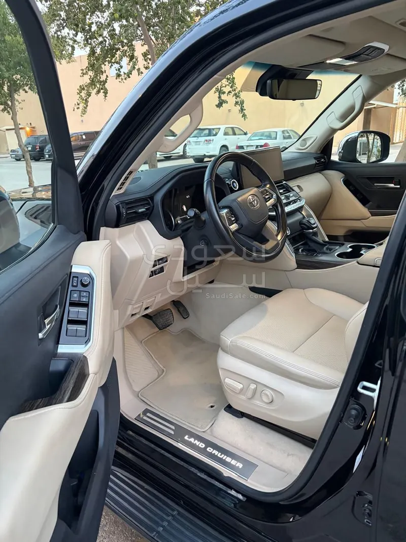 2022 تويوتا لاند كروزر في اكس