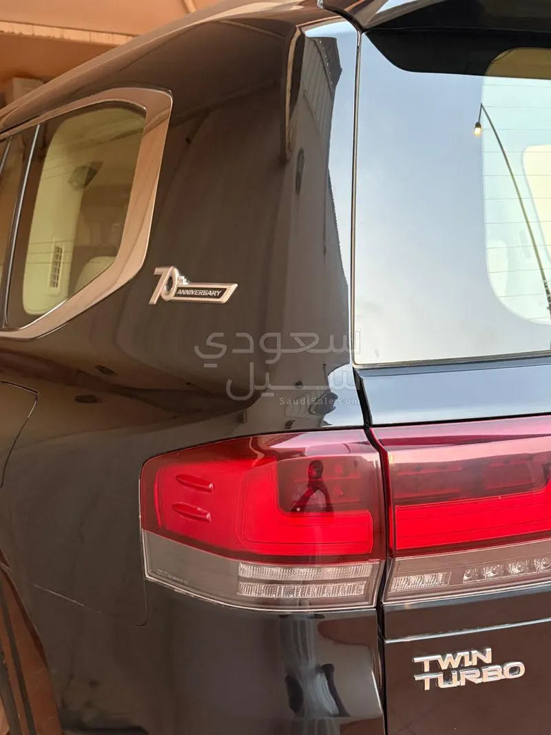 2022 تويوتا لاند كروزر في اكس