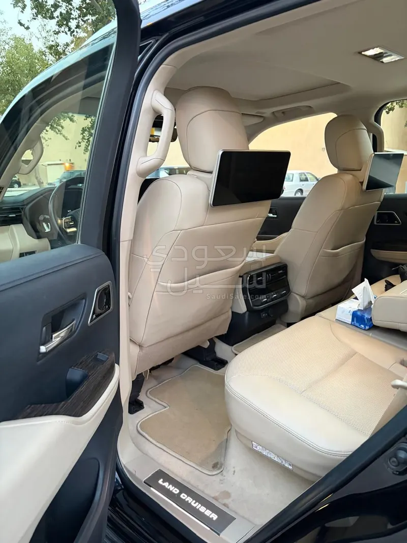 2022 تويوتا لاند كروزر في اكس