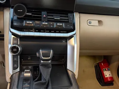 2022 تويوتا لاند كروزر في اكس