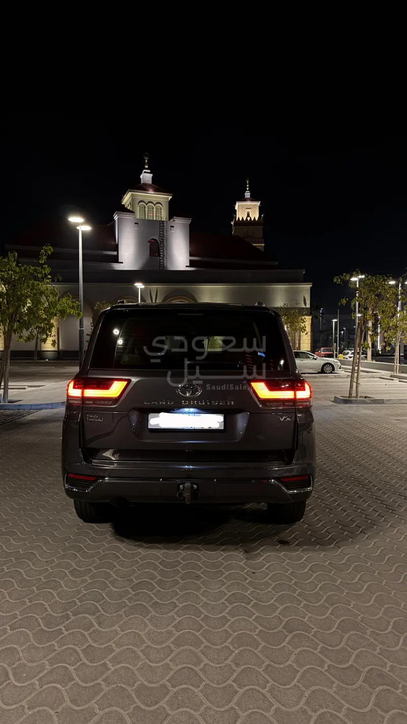2023 تويوتا لاند كروزر في اكس