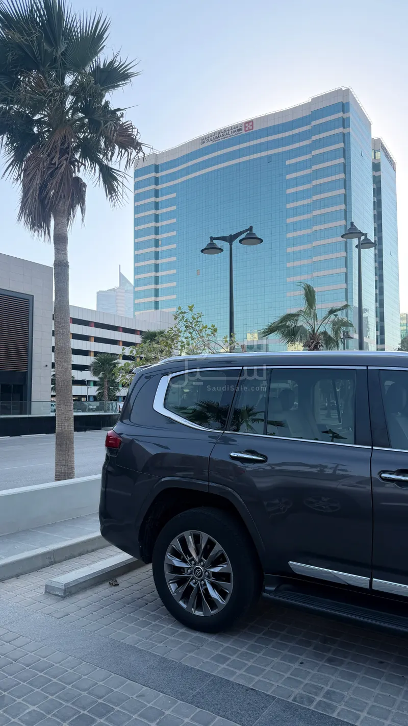 2023 تويوتا لاند كروزر في اكس