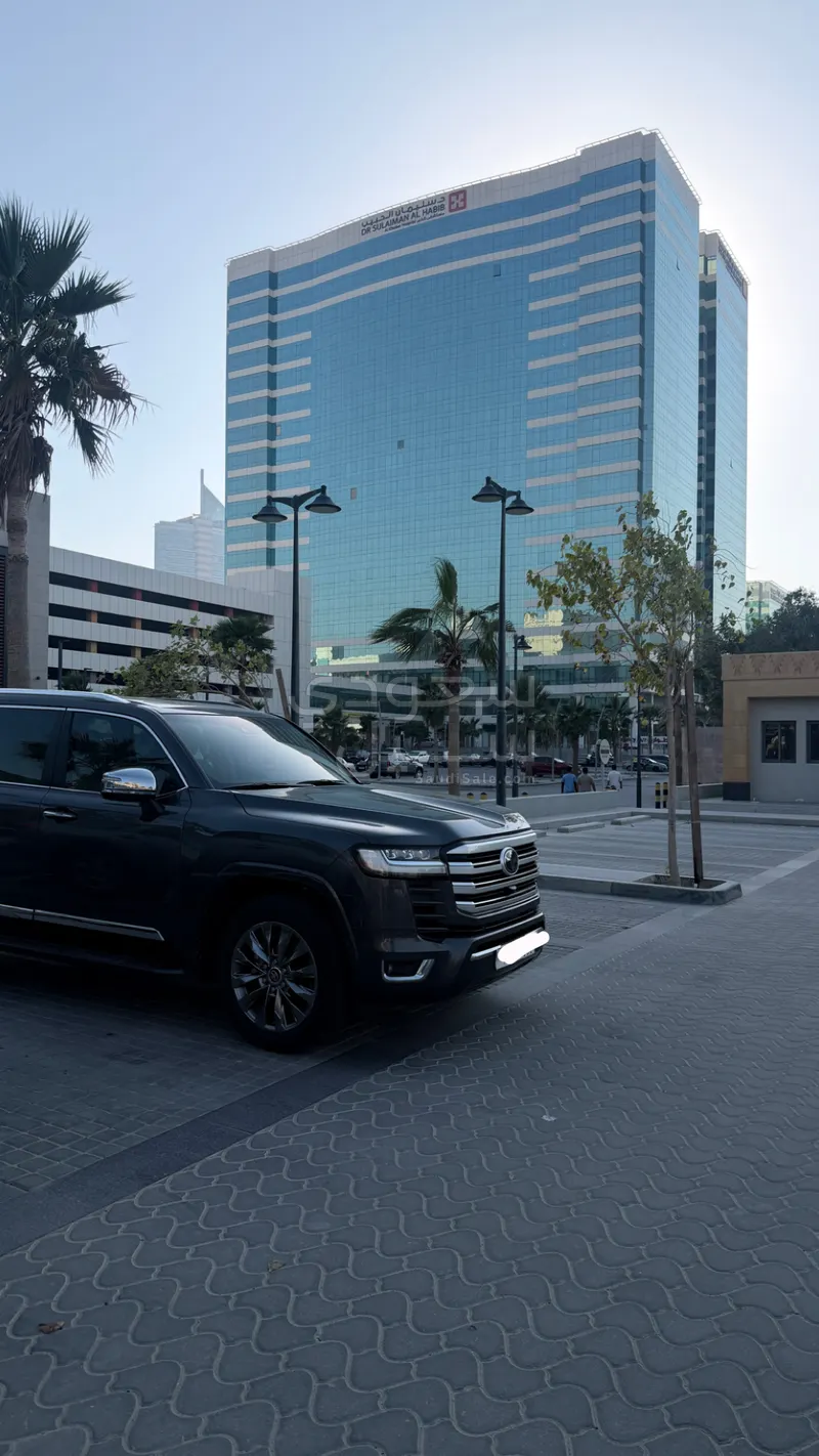 2023 تويوتا لاند كروزر في اكس