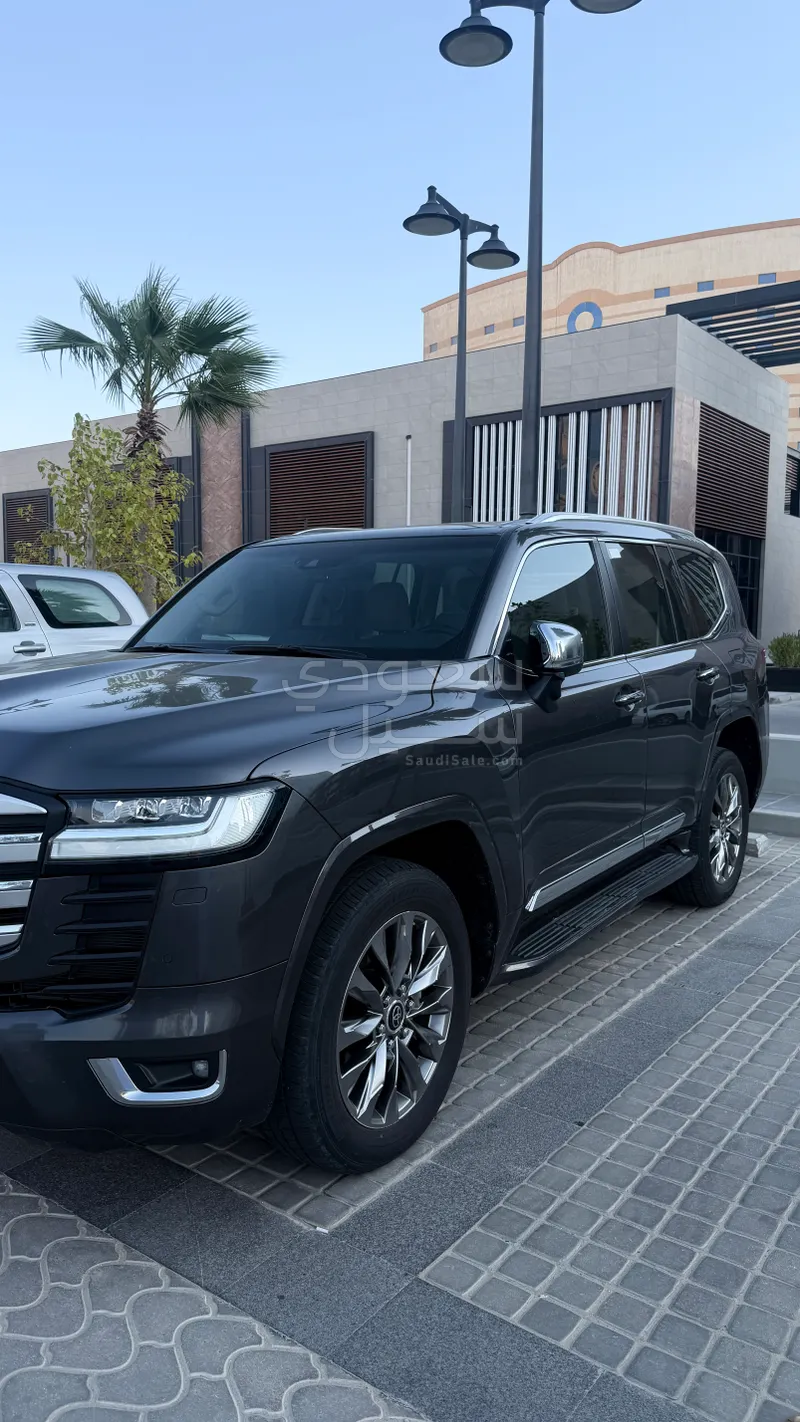 2023 تويوتا لاند كروزر في اكس