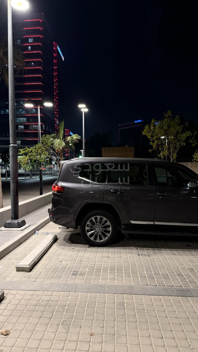 2023 تويوتا لاند كروزر في اكس