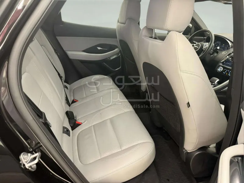 2024 جاكوار اي-بيس