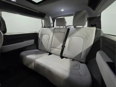 2025 لاند روفر ديفيندر 90