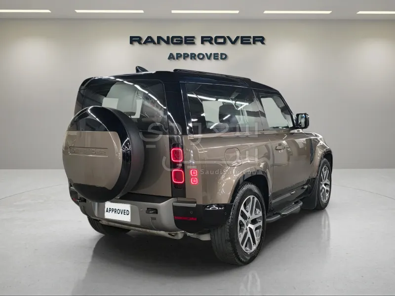 2025 لاند روفر ديفيندر اتش اس اي