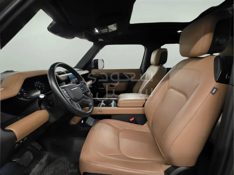 2025 لاند روفر ديفيندر اتش اس اي