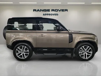 2025 لاند روفر ديفيندر اتش اس اي