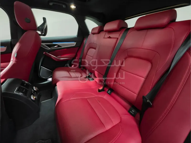 2024 جاكوار اف-بيس ار دايناميك