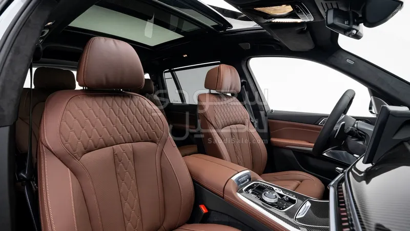 2025 بي ام دبليو الفئة اكس 7 إم كت