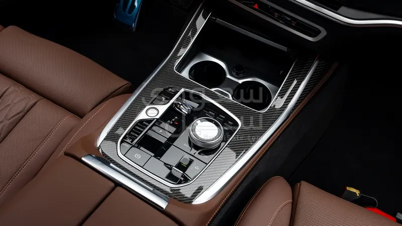 2025 بي ام دبليو الفئة اكس 7 إم كت