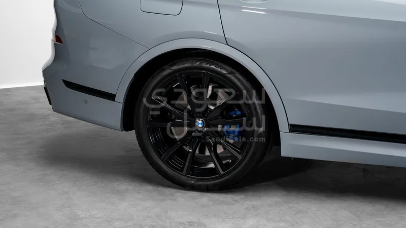 2025 بي ام دبليو الفئة اكس 7 إم كت