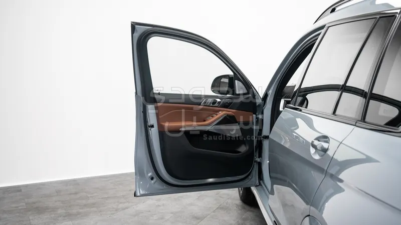 2025 بي ام دبليو الفئة اكس 7 إم كت