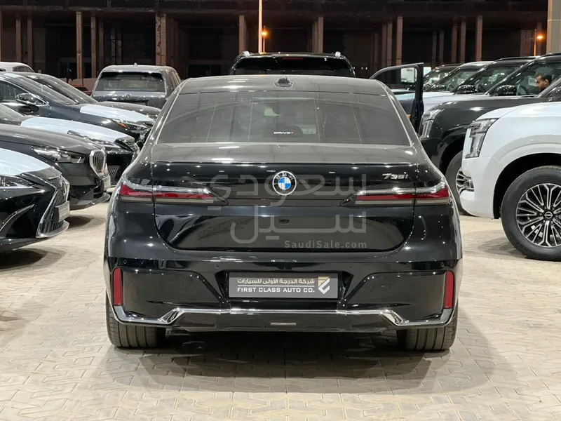 2026 بي ام دبليو الفئة السابعة 735أي