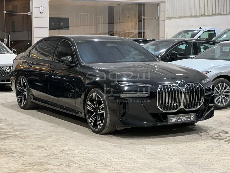 2026 بي ام دبليو الفئة السابعة 735أي