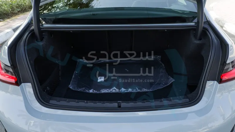 2025 بي ام دبليو الفئة الثالثة 330 أي