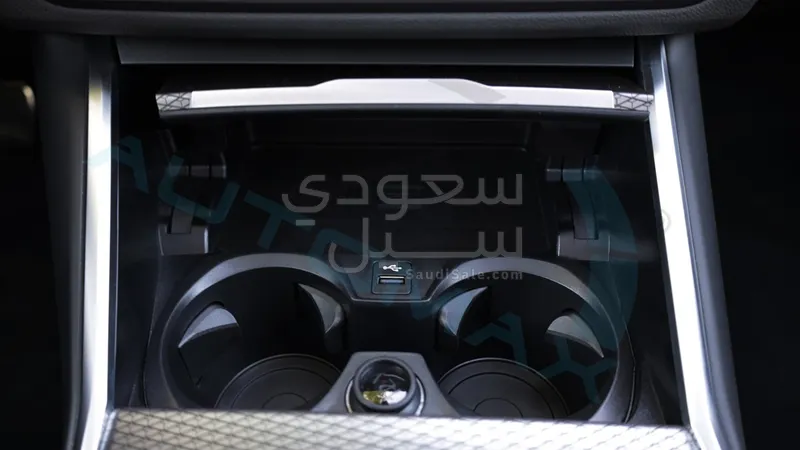 2025 بي ام دبليو الفئة الثالثة 330 أي