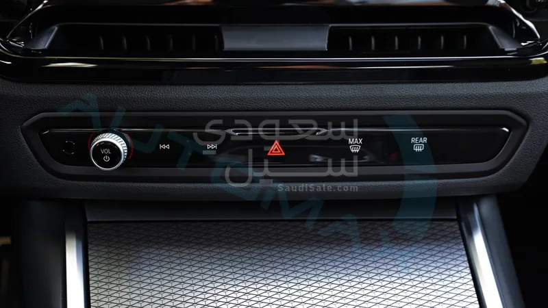 2025 بي ام دبليو الفئة الثالثة 330 أي