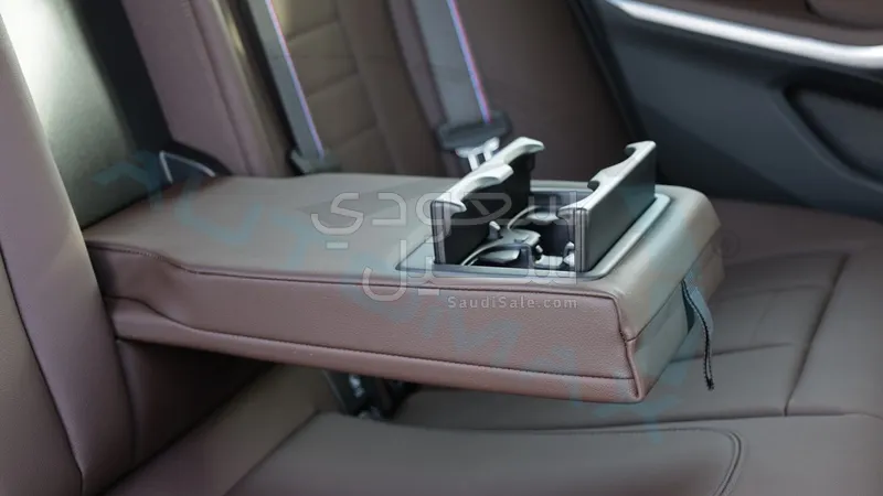 2025 بي ام دبليو الفئة الثالثة 330 أي