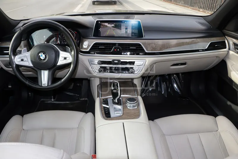 2020 بي ام دبليو الفئة السابعة 730 إل أي