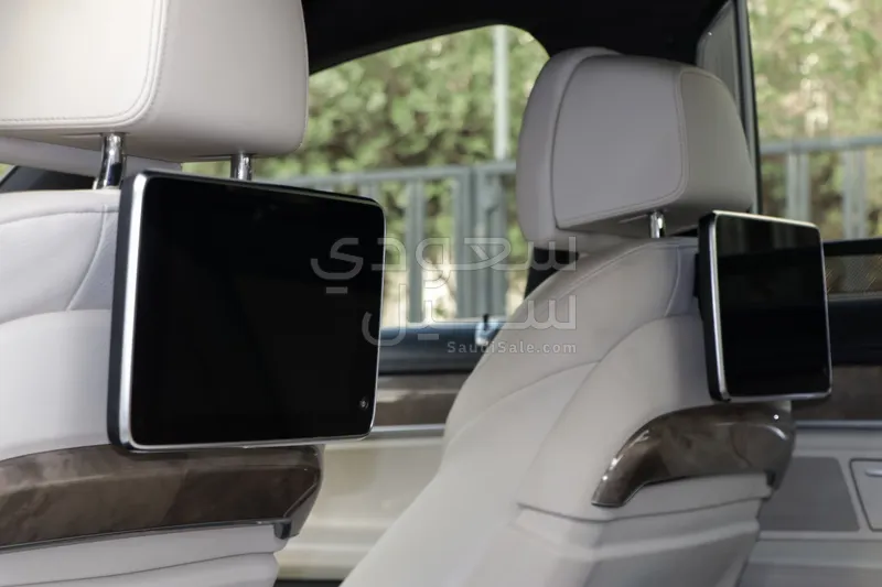 2020 بي ام دبليو الفئة السابعة 730 إل أي