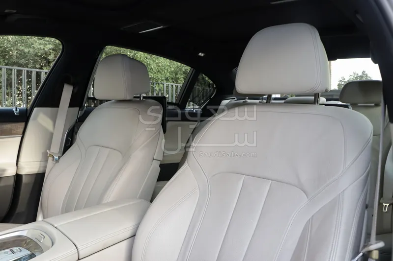 2020 بي ام دبليو الفئة السابعة 730 إل أي