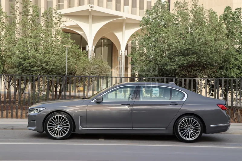 2020 بي ام دبليو الفئة السابعة 730 إل أي