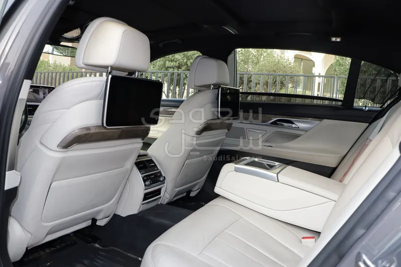 2020 بي ام دبليو الفئة السابعة 730 إل أي