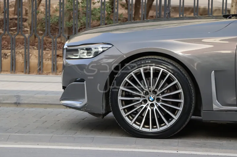 2020 بي ام دبليو الفئة السابعة 730 إل أي