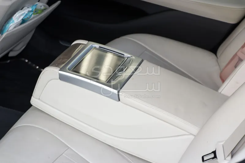 2020 بي ام دبليو الفئة السابعة 730 إل أي