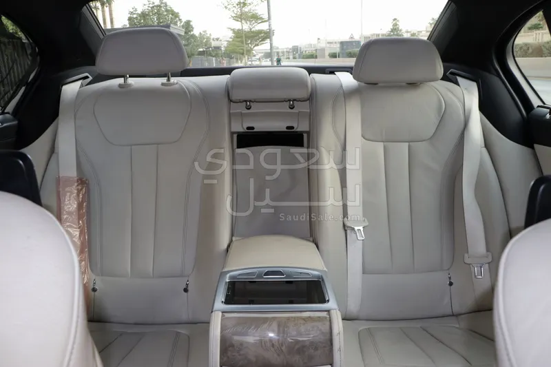 2020 بي ام دبليو الفئة السابعة 730 إل أي